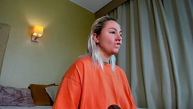 Snapshot of Debbie_Taylor chatting on December 8, 6:06 pm Debbie Taylor online show from December 8, 6:06 pm