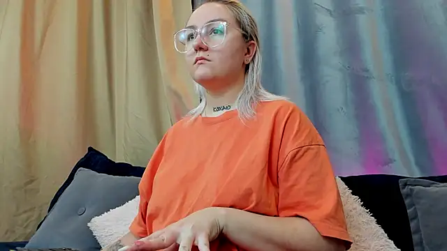 Snapshot of Debbie_Taylor chatting on December 12, 3:37 pm Debbie Taylor online show from December 12, 3:37 pm