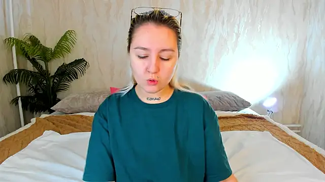 Snapshot of Debbie_Taylor chatting on October 13, 5:02 pm Debbie Taylor online show from October 13, 5:02 pm