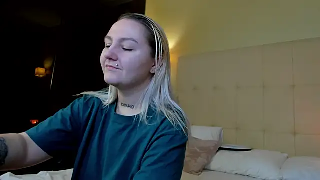 Snapshot of Debbie_Taylor chatting on October 17, 4:53 pm Debbie Taylor online show from October 17, 4:53 pm