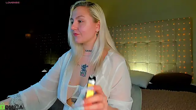 Snapshot of Debbie_Taylor chatting on April 14, 9:15 am Debbie Taylor online show from April 14, 9:15 am