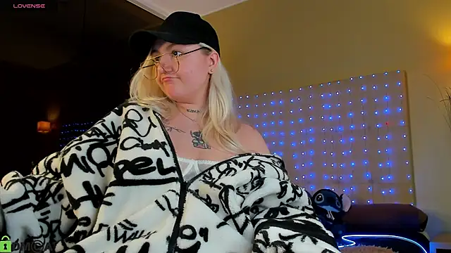 Snapshot of Debbie_Taylor chatting on April 18, 7:58 pm Debbie Taylor online show from April 18, 7:58 pm