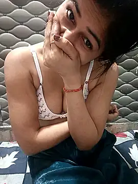 Snapshot of Rajni-Mehra chatting on March 5, 5:58 am Rajni-Mehra online show from March 5, 5:58 am