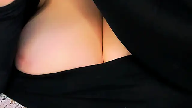 Snapshot of love_insidee chatting on October 18, 7:42 am love insidee online show from October 18, 7:42 am