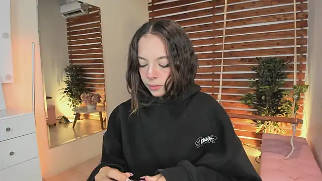 Sapphire Venuss online show from February 25, 11:33 pm