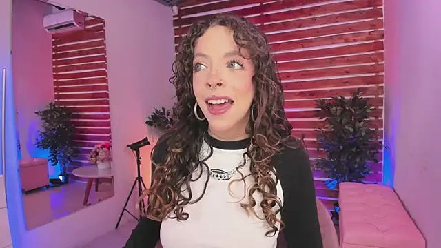 Sapphire Venuss online show from October 4, 12:52 am