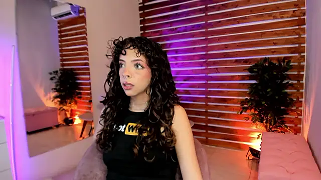 Sapphire Venuss online show from January 11, 2:05 am