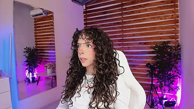 Snapshot of Sapphire_Venuss chatting on April 1, 1:39 am Sapphire Venuss online show from April 1, 1:39 am