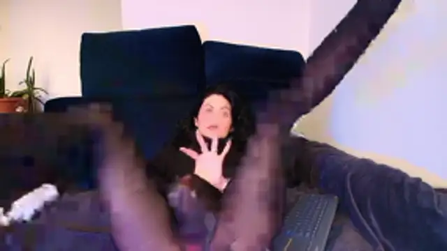 Snapshot of miabeautyxx chatting on November 3, 6:20 pm miabeautyxx online show from November 3, 6:20 pm