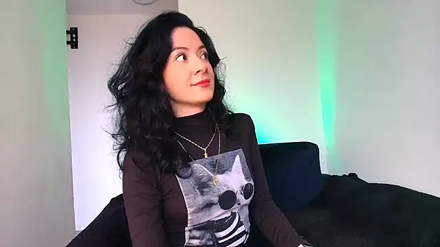 Snapshot of miabeautyxx chatting on February 14, 1:41 pm miabeautyxx online show from February 14, 1:41 pm