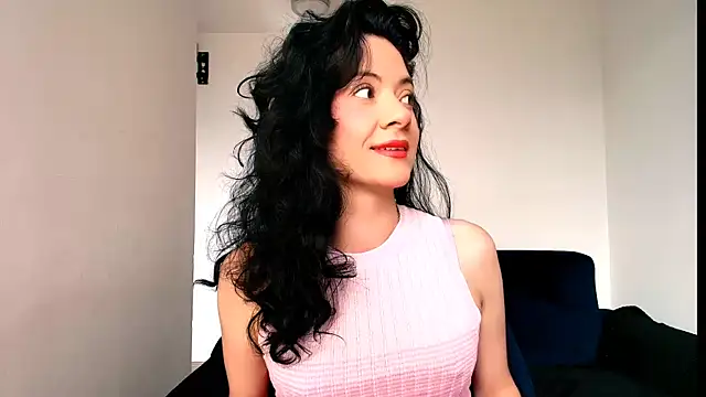 Snapshot of miabeautyxx chatting on April 6, 1:23 pm miabeautyxx online show from April 6, 1:23 pm