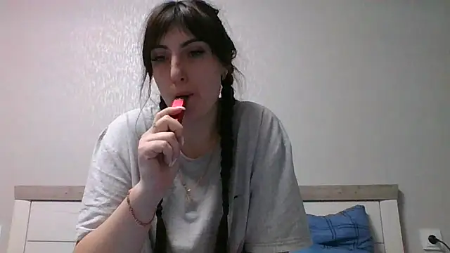 Moniic Moon online show from December 6, 4:28 pm