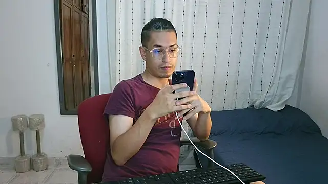 Snapshot of Orionferrer- chatting on December 15, 2:49 am Orionferrer- online show from December 15, 2:49 am