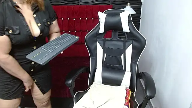 PervertedMature online show from January 22, 6:42 am