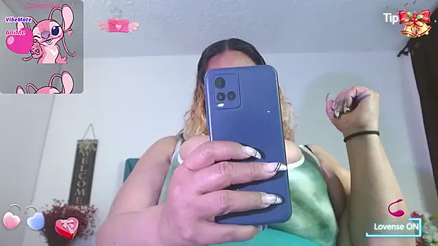 Snapshot of Dubraska1 chatting on October 16, 8:10 pm Dubraska1 online show from October 16, 8:10 pm