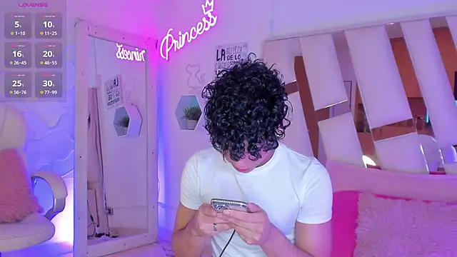 EthanCollens online show from January 8, 9:01 pm