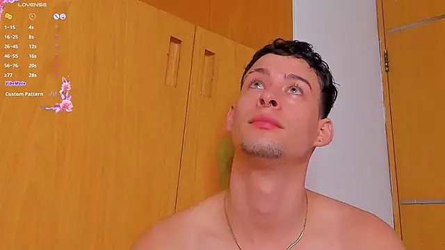 JadeSmiith  online show from December 13, 1:04 am