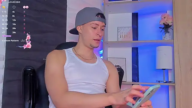 JadeSmiith  online show from December 14, 9:56 pm