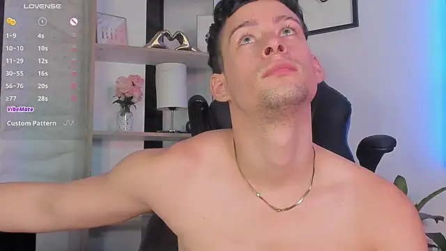 JadeSmiith  online show from February 20, 1:25 am