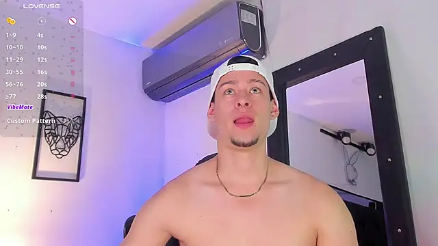 JadeSmiith  online show from March 9, 1:35 am