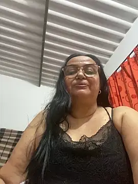 Gia Nahomi online show from January 6, 4:04 am