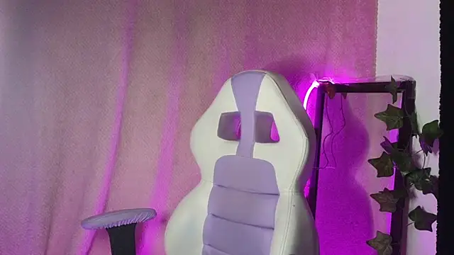 Snapshot of Alahia7demon chatting on October 24, 11:01 pm Alahia7demon online show from October 24, 11:01 pm