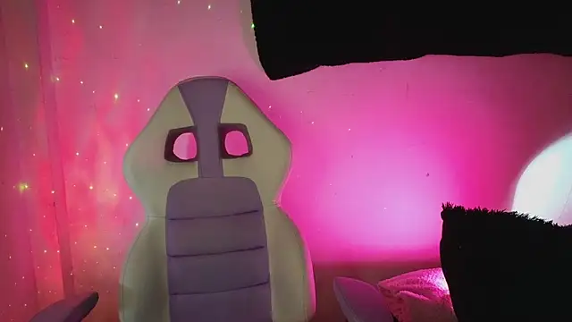 Snapshot of Alahia7demon chatting on November 14, 8:07 pm Alahia7demon online show from November 14, 8:07 pm