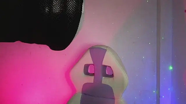 Snapshot of Alahia7demon chatting on November 15, 5:09 pm Alahia7demon online show from November 15, 5:09 pm