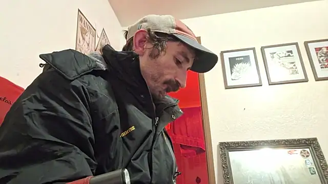 Snapshot of SlammyDjr chatting on March 14, 6:19 am SlammyDjr online show from March 14, 6:19 am