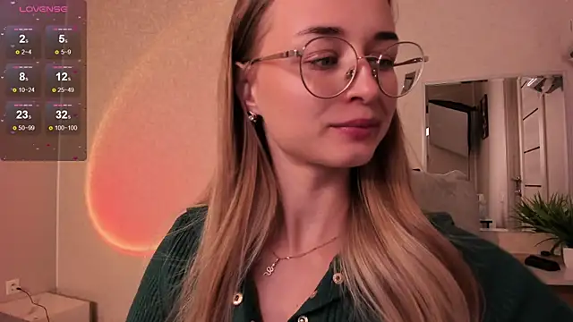 Tiffanyhunt online show from October 1, 1:39 pm