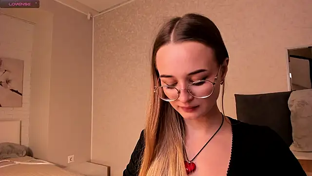 Tiffanyhunt online show from November 5, 1:33 pm