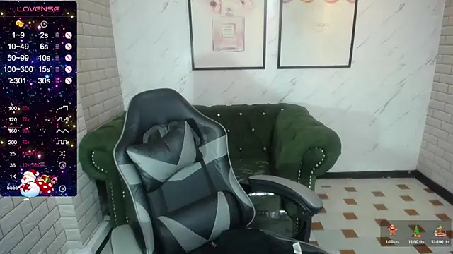 Snapshot of _Charlotte_v chatting on December 19, 2:35 pm Charlotte v online show from December 19, 2:35 pm