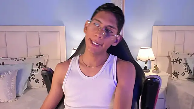 Snapshot of Nick_Collins18 chatting on October 16, 9:05 pm Nick Collins18 online show from October 16, 9:05 pm