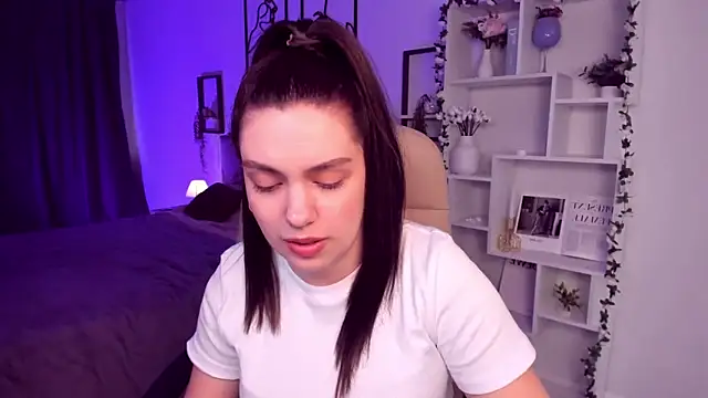 DaniellaLovely online show from March 13, 2:01 pm