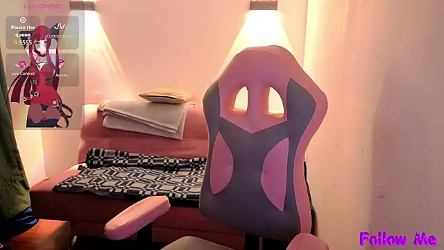 vittorialombardi   online show from March 22, 7:12 am