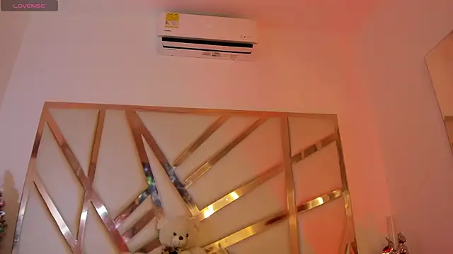 Snapshot of Alexa_Handler chatting on December 23, 3:04 am Alexa Handler online show from December 23, 3:04 am