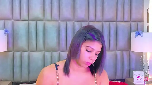Snapshot of TiaraRosse chatting on February 17, 12:23 pm TiaraRosse online show from February 17, 12:23 pm