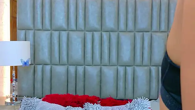 Snapshot of TiaraRosse chatting on March 3, 12:33 pm TiaraRosse online show from March 3, 12:33 pm