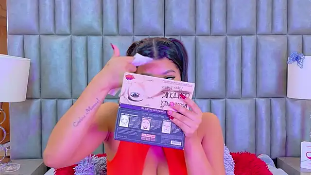 Snapshot of TiaraRosse chatting on March 11, 12:00 pm TiaraRosse online show from March 11, 12:00 pm