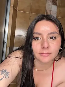 Snapshot of EmaJames25 chatting on April 16, 9:39 pm EmaJames25 online show from April 16, 9:39 pm