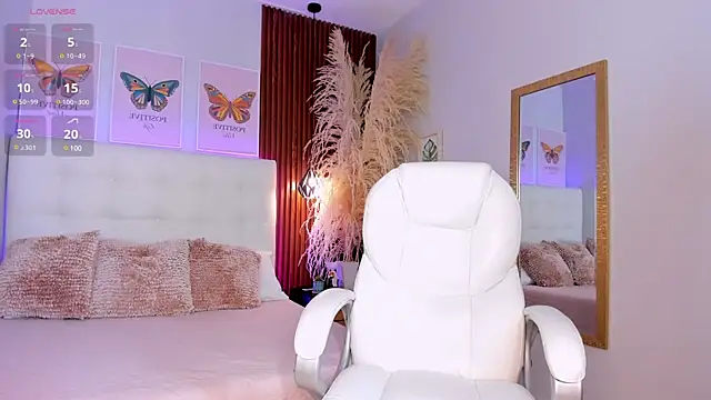 aashley jones online show from January 19, 2:36 am