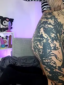 lizzardqueeen online show from November 10, 7:18 am