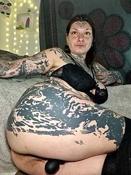 lizzardqueeen online show from January 10, 7:43 am