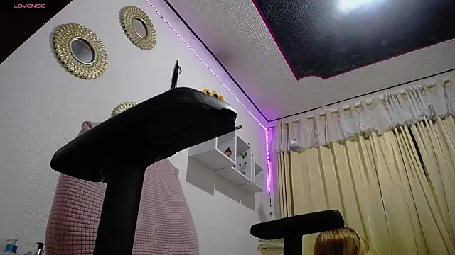 Soffy-brooks online show from December 18, 7:58 am