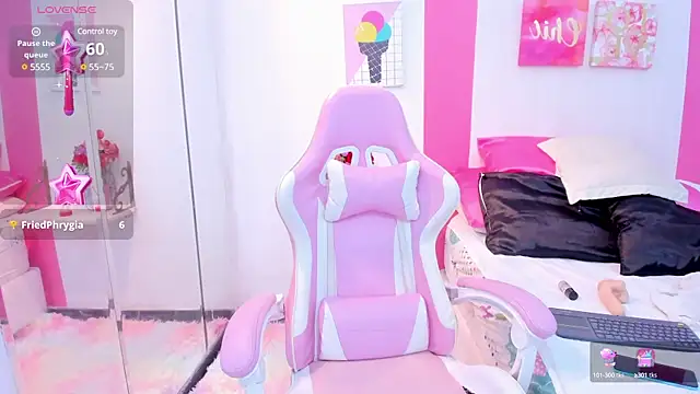 scarlette 15  online show from February 5, 6:46 am