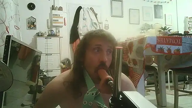 cyril020202 online show from October 23, 11:42 am