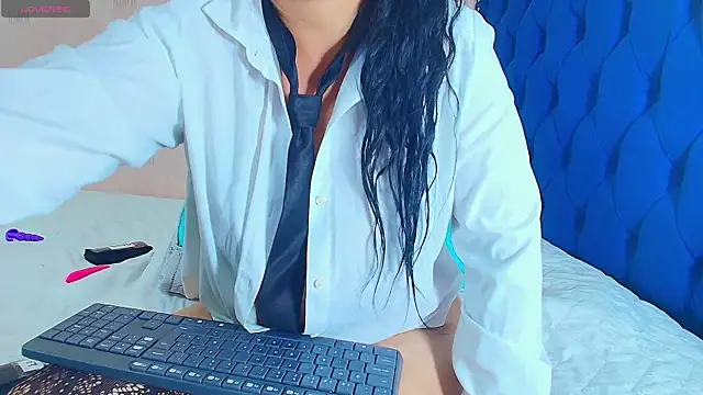 hotlatinateacher online show from February 18, 1:54 am