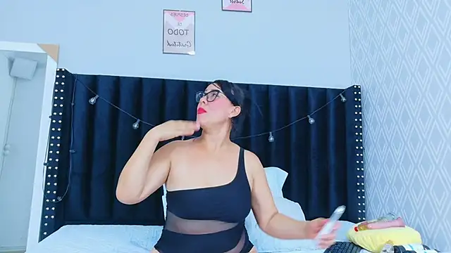 hotlatinateacher online show from October 23, 6:50 pm