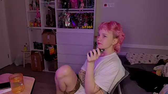 School Love online show from December 15, 7:12 am