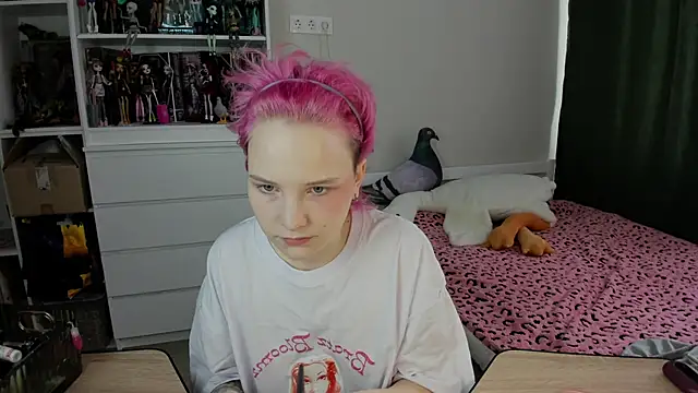 School Love online show from March 1, 7:10 am